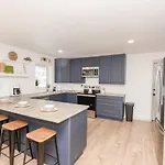 New Remodeled Townhome In Central Fargo