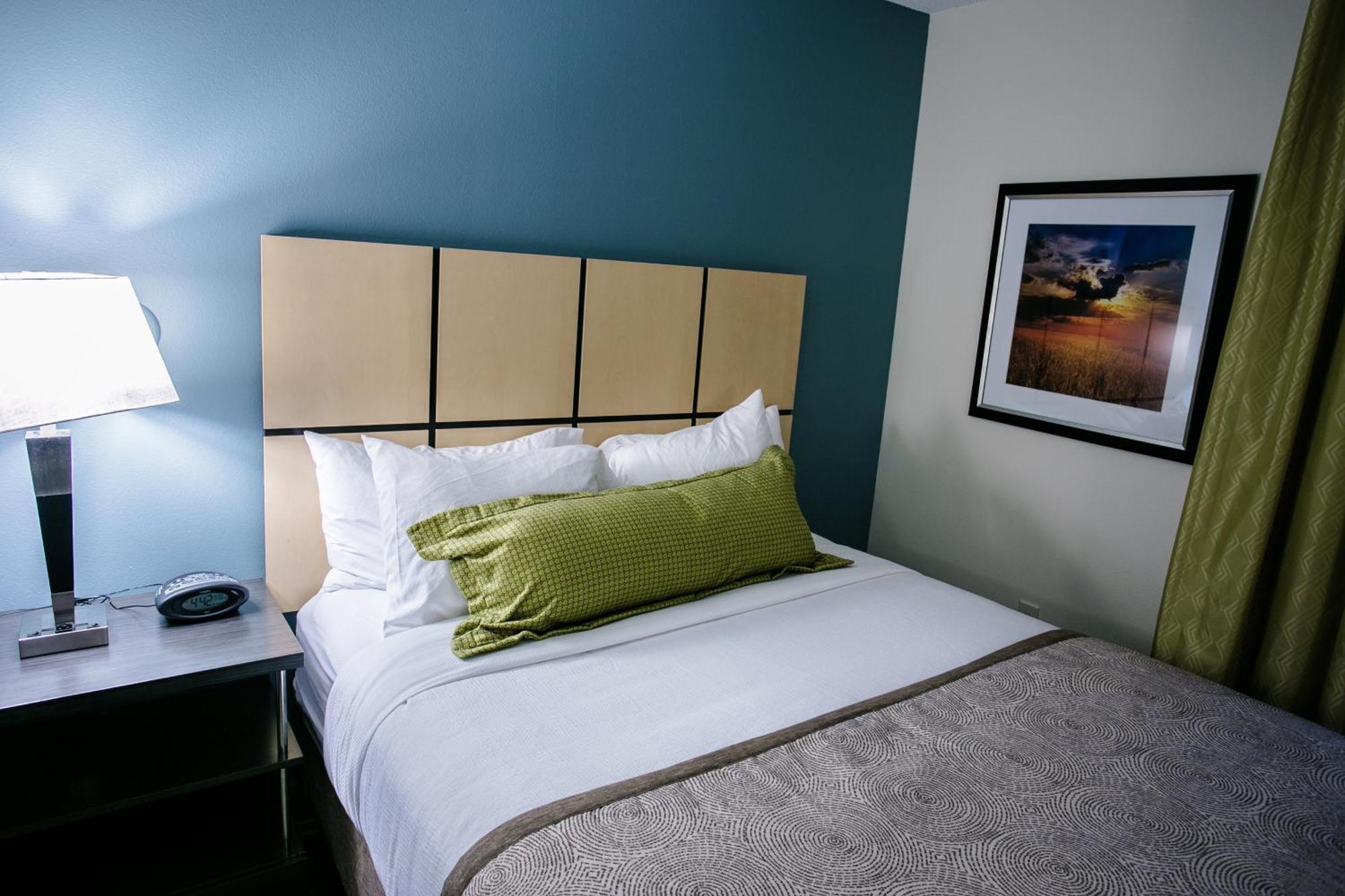 Candlewood Fargo-north Dakota State By Ihg