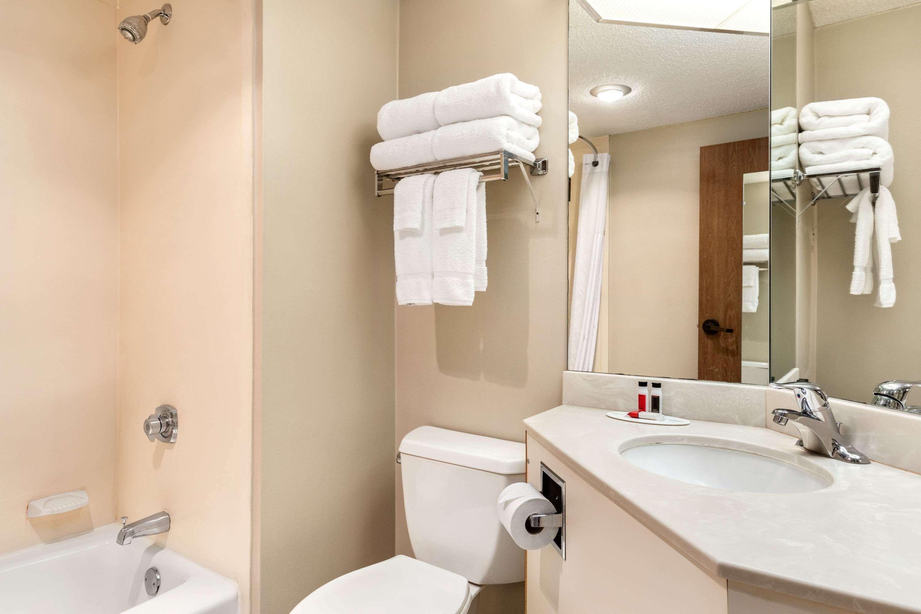 Hotel Days By Wyndham - West Acres