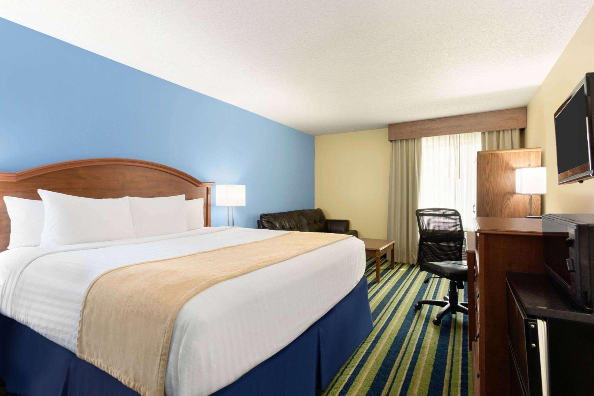 Days By Wyndham - West Acres Hotel Fargo