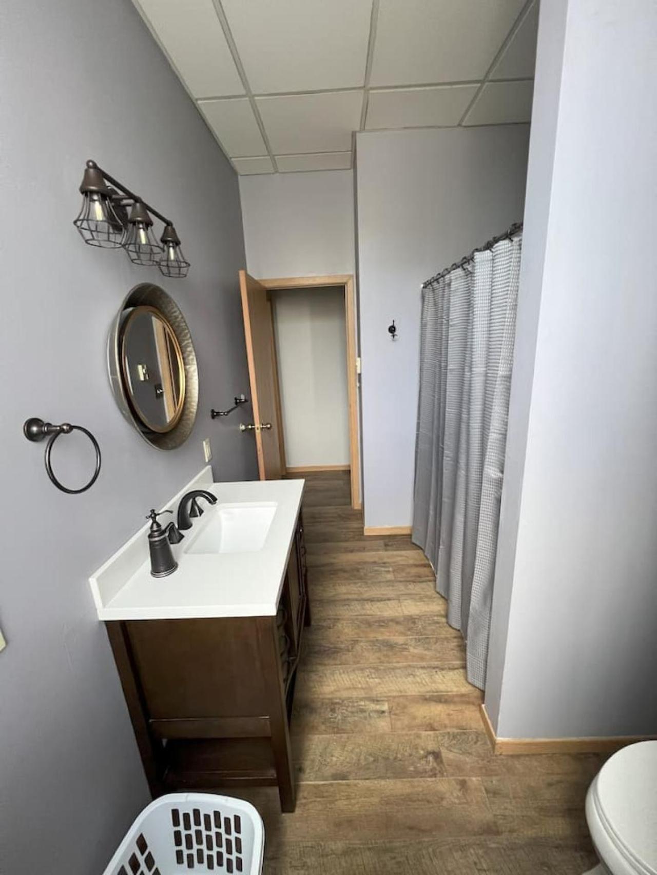 Apartment Downtown-near Sanford Hospital-convenient Location