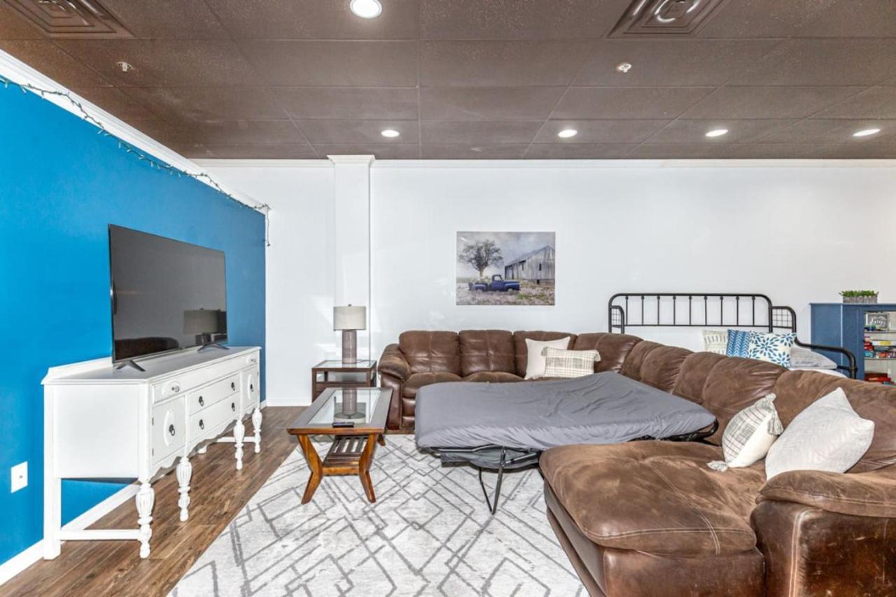 Your Next Cozy Retreat Friends Pets Welcome *