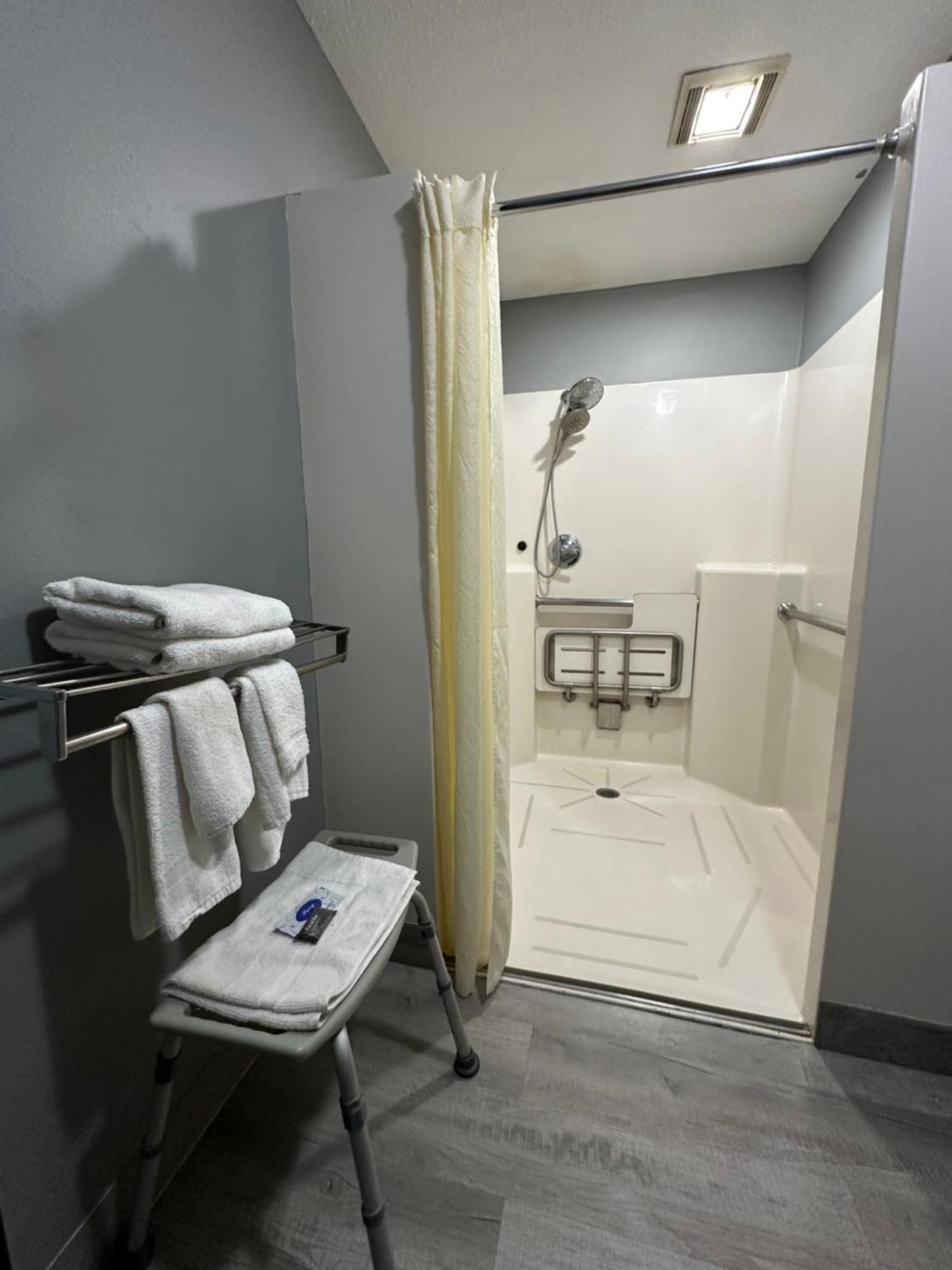 Americas Value Hotel Fargo