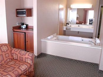 C'mon & Hotel Fargo