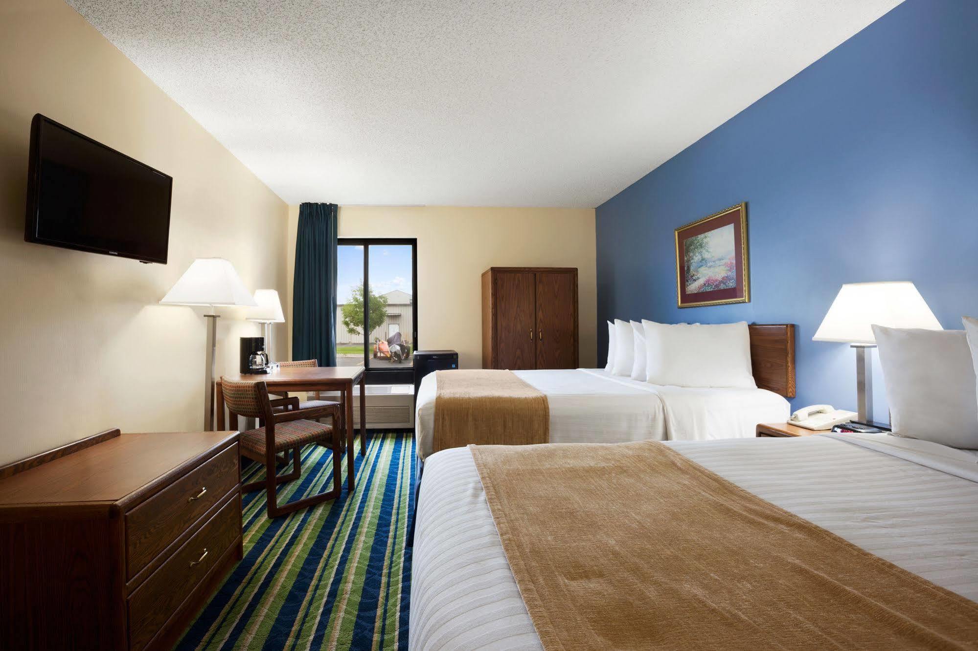 Days By Wyndham - West Acres Hotel 2*