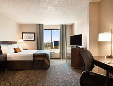 Wingate By Wyndham Hotel