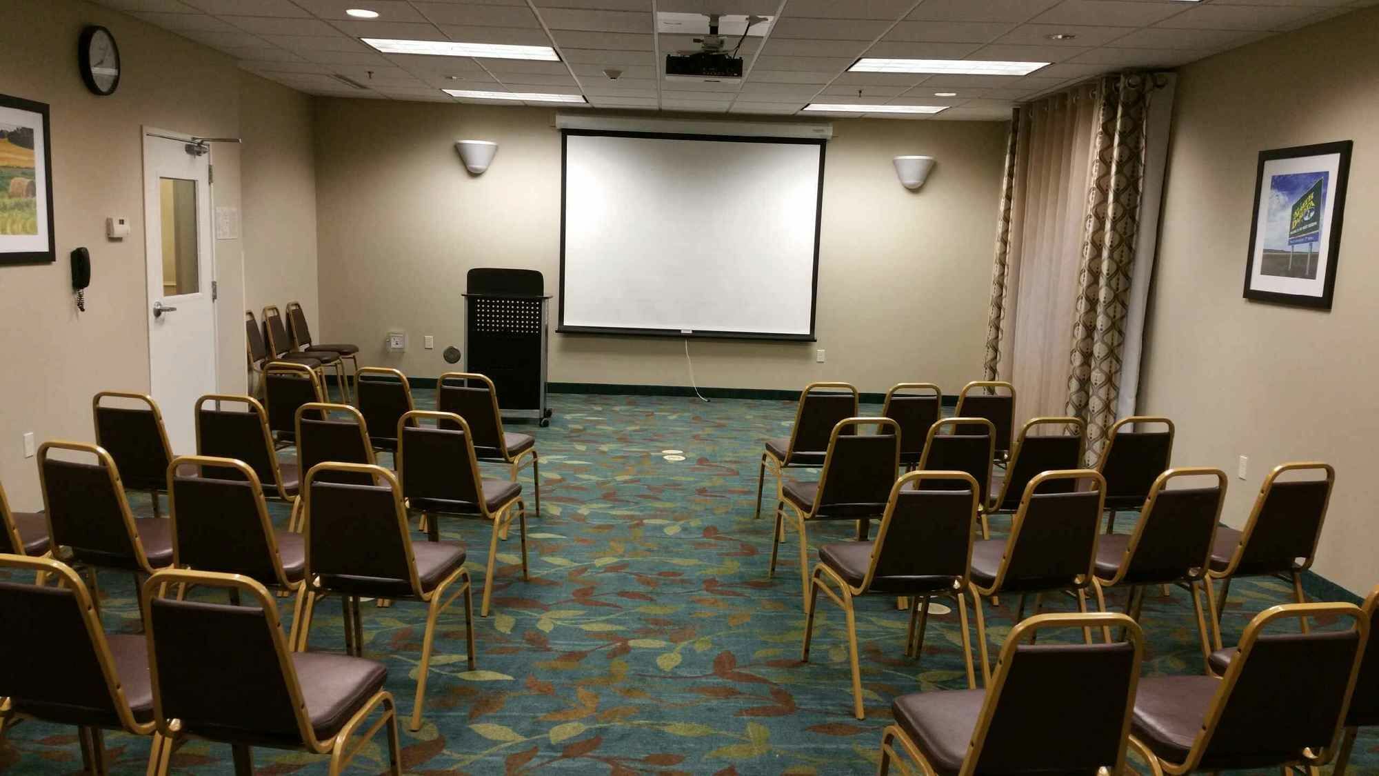 Candlewood Fargo-north Dakota State By Ihg 2*