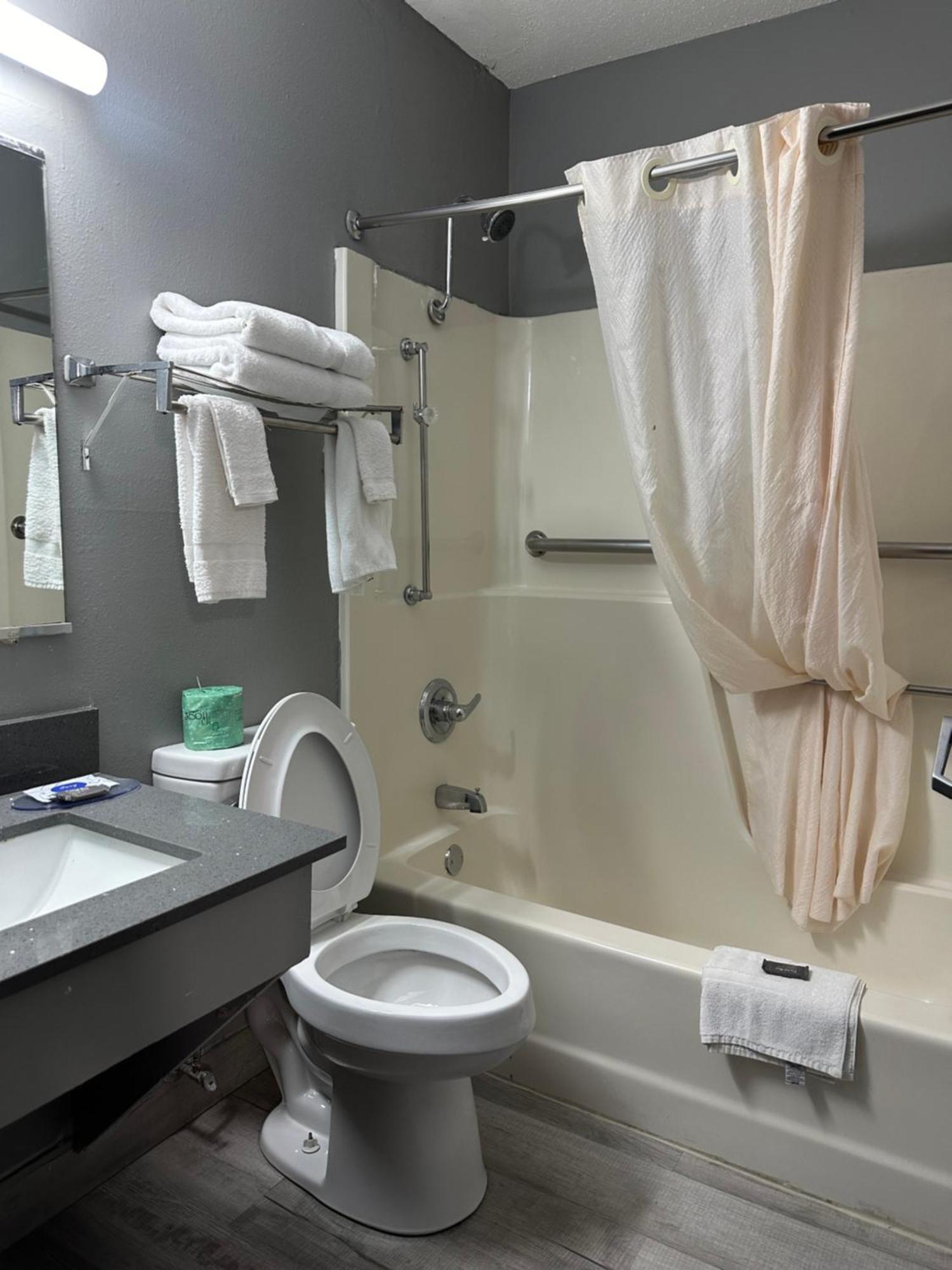 Americas Value Hotel 2*